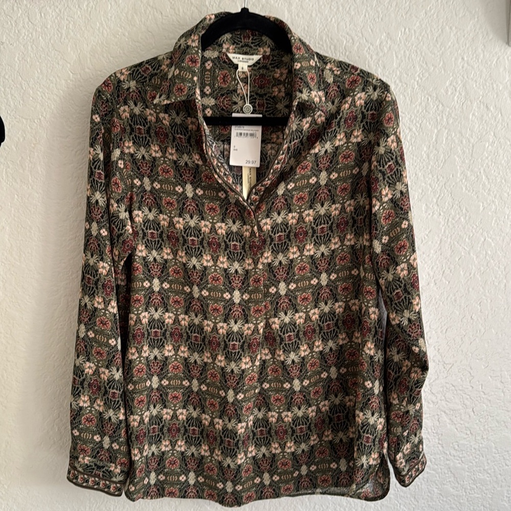 Max studio split button neck collared top - Picture 1 of 5